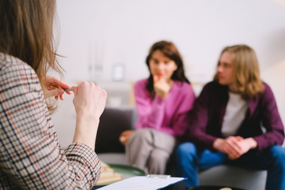 What Marriage & Family Therapists Do (2026 Guide)